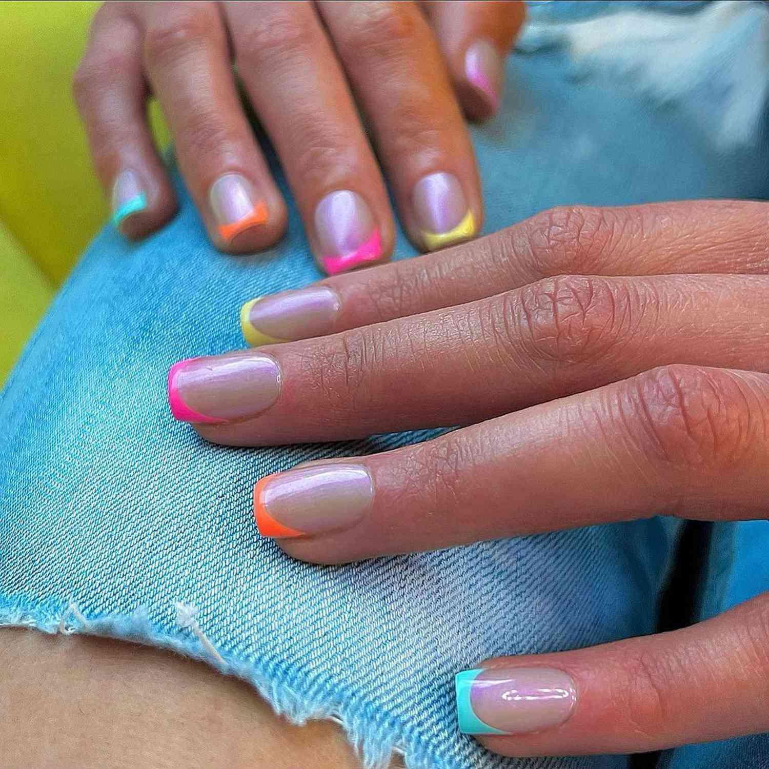 trendy short gel nails