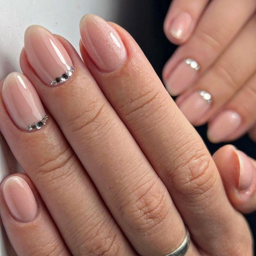 nude nails with design