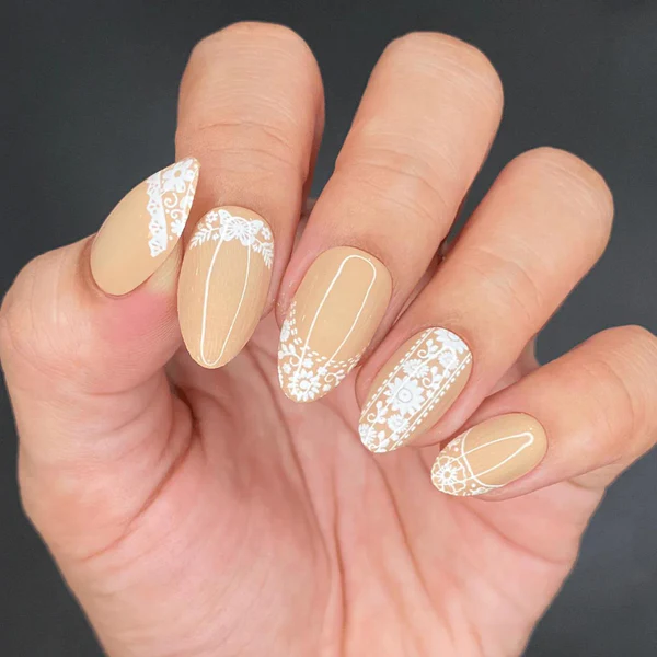 nude nails with design