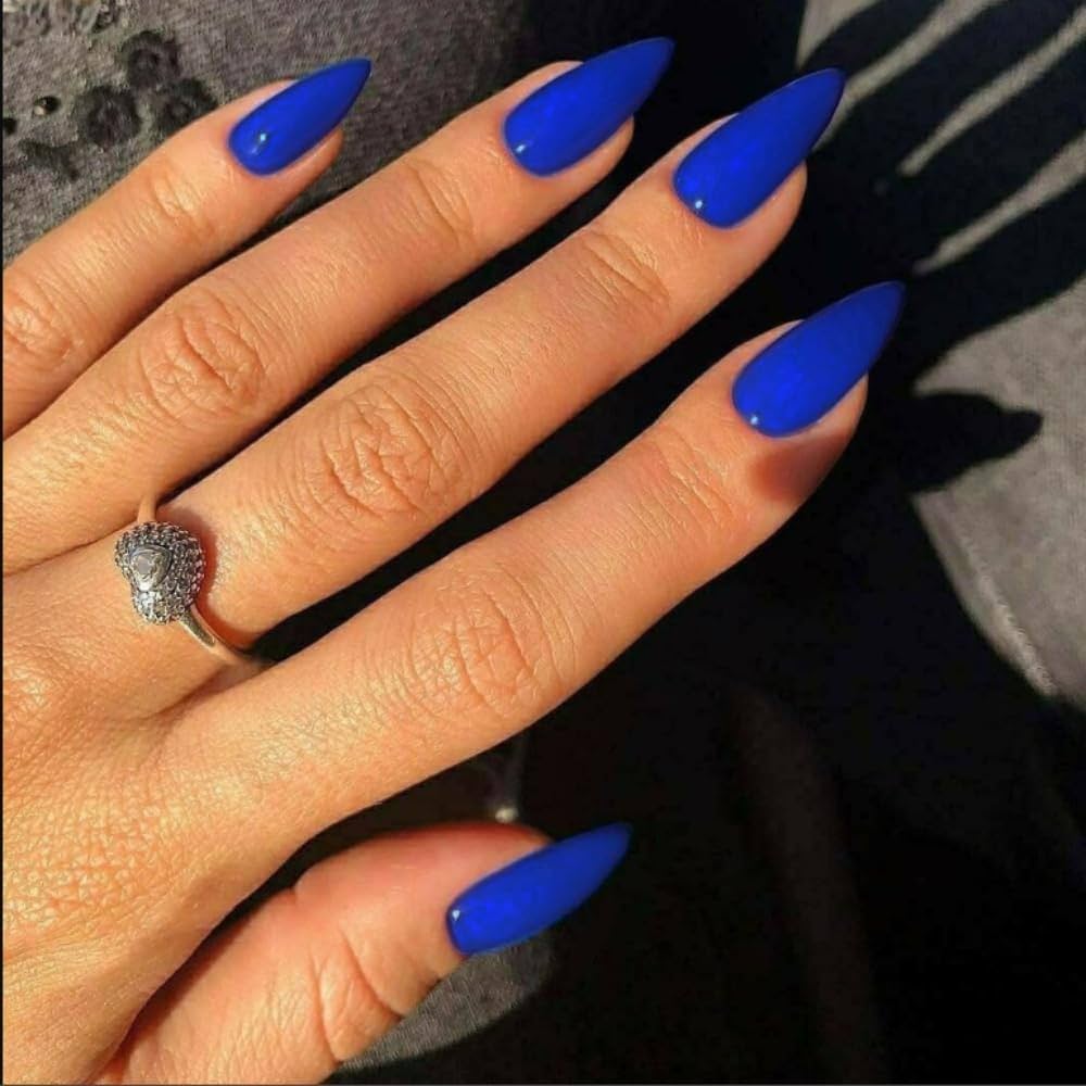 dark blue nails