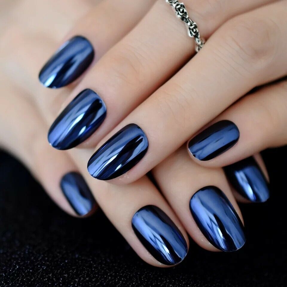 dark blue nails