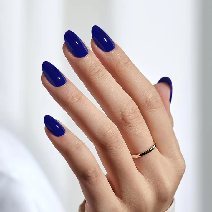 dark blue nails