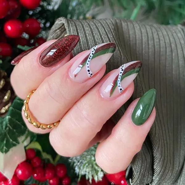 red christmas nails