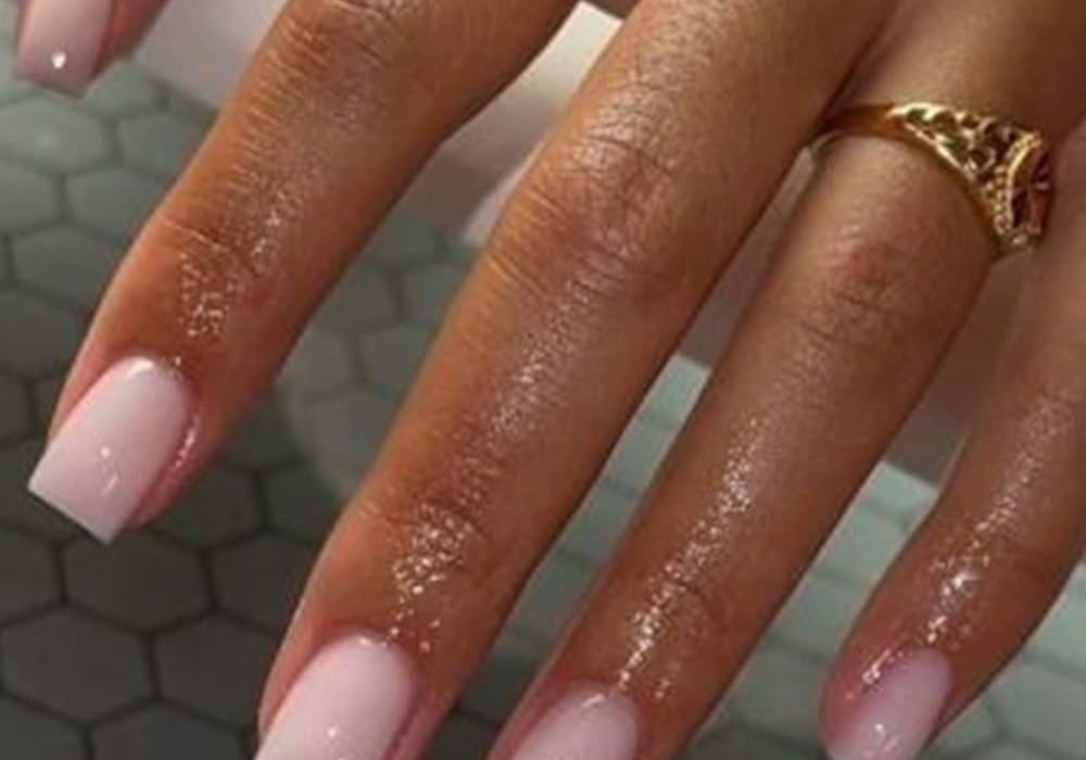 cute trendy short acrylic nails