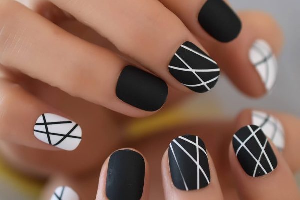 black n white nails