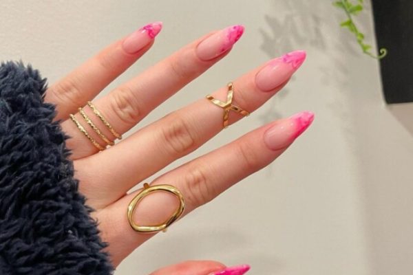 classy aesthetic edgy almond nail designs