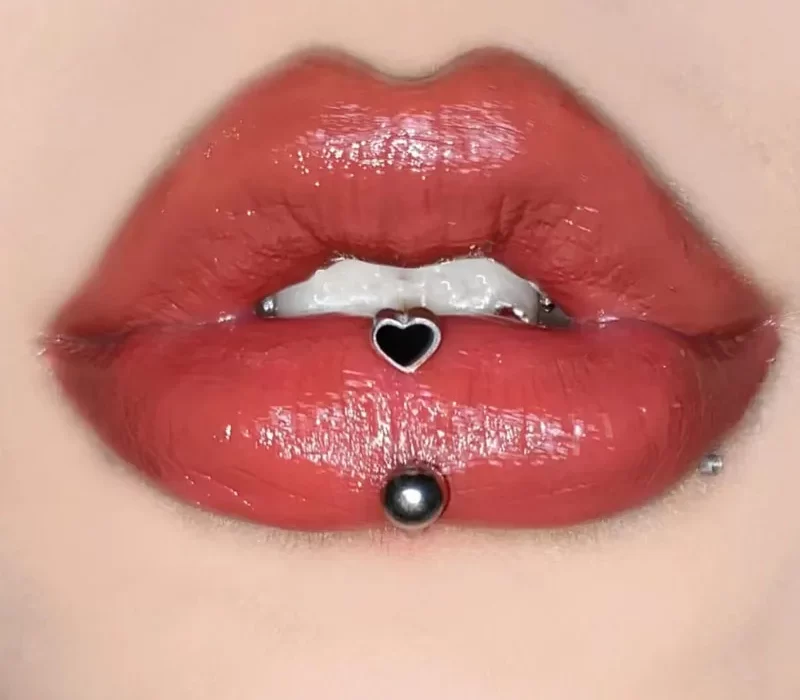 Vertical Labret