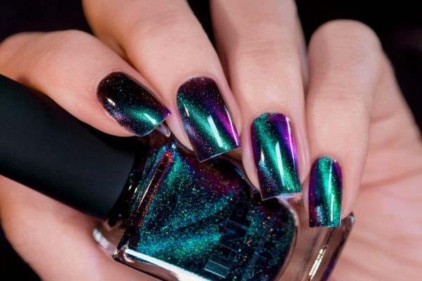 How to Perfectly Apply Metallic Nail Polish: Your Go-To Guide metallic nail polish