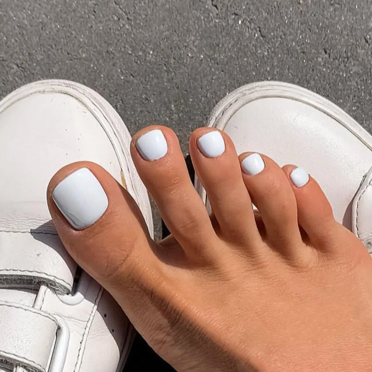 white toe nail polish
