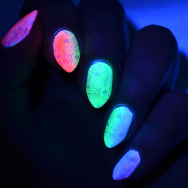 glow in the dark nail polish