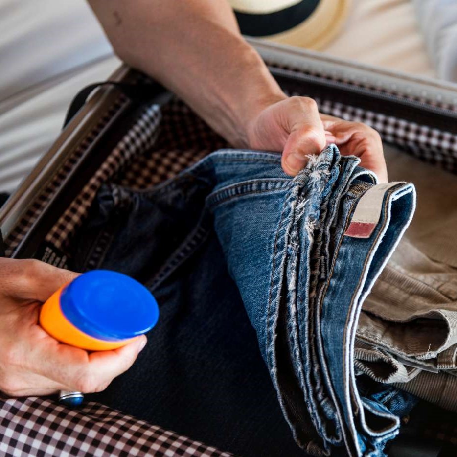bring spray sunscreen on a plane