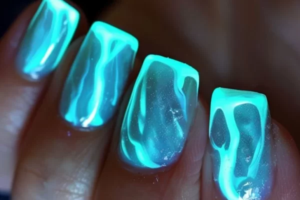 glow in the dark nail polish