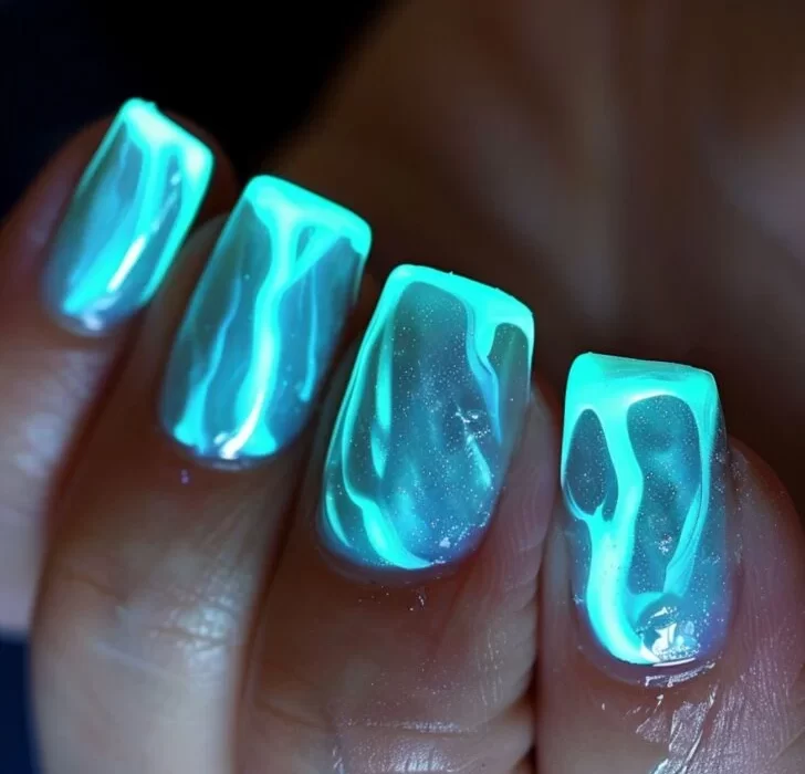 glow in the dark nail polish