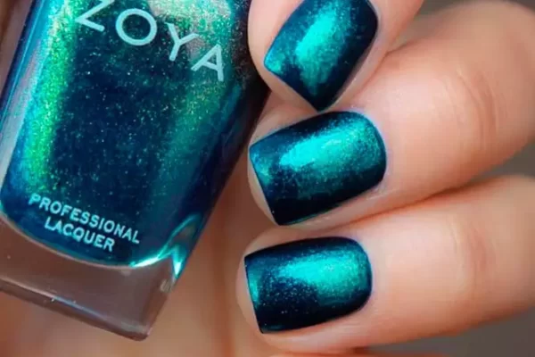 Holographic Nail Polish: Your Ultimate Guide to Stunning Nails holographic nail polish