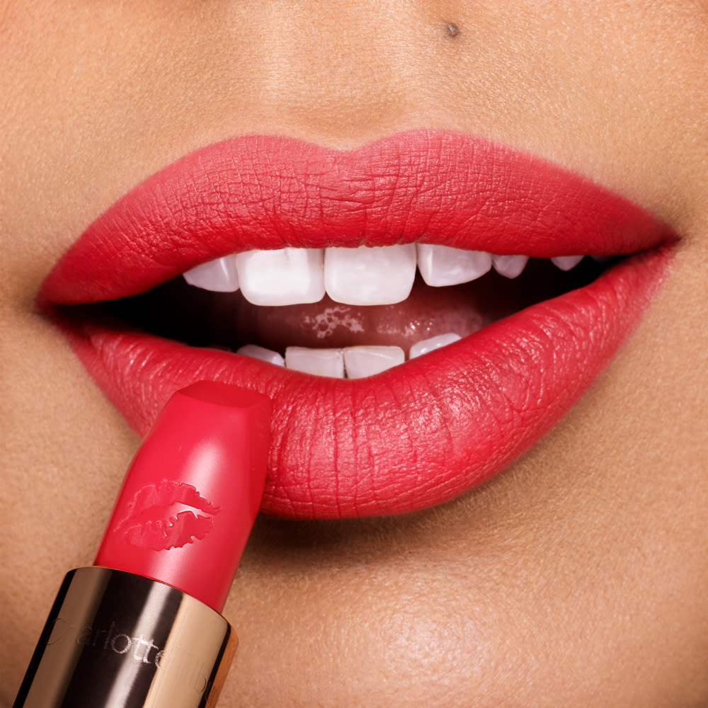 coral pink lipstick