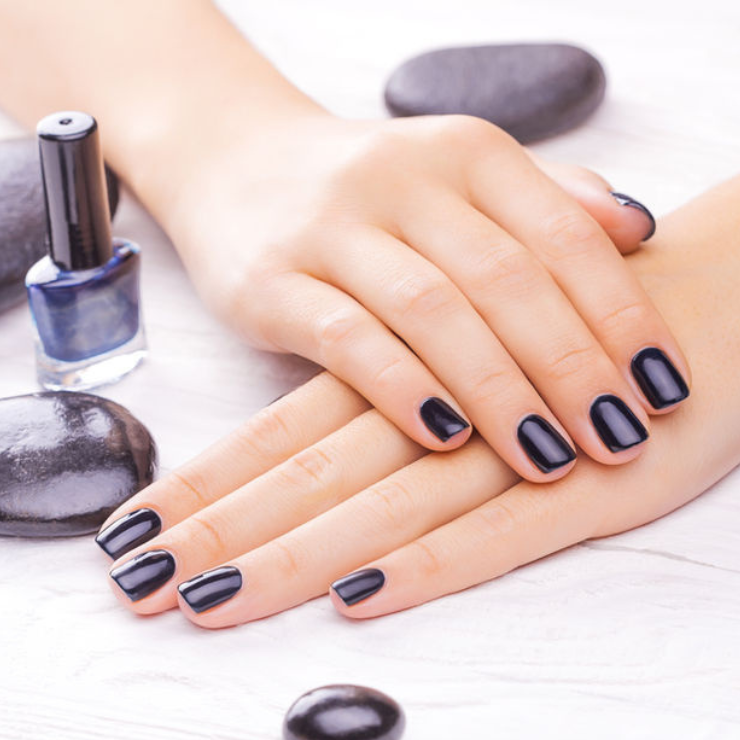 treat an allergic reaction to gel nail polish