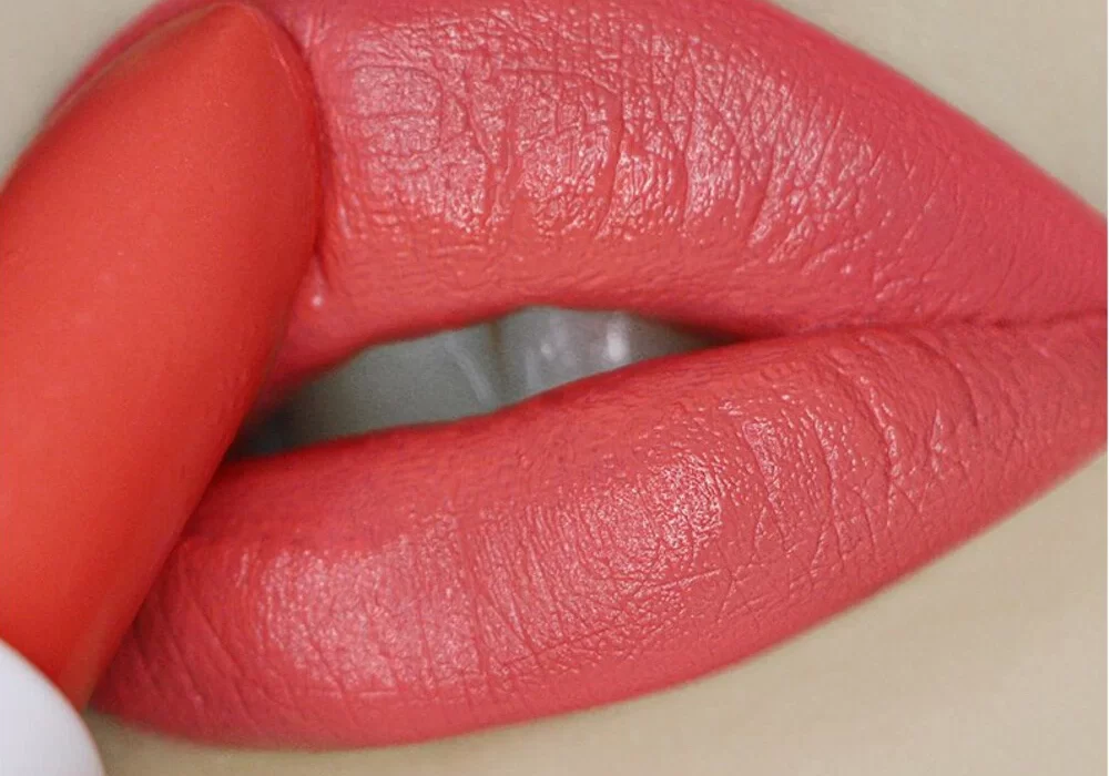 coral pink lipstick
