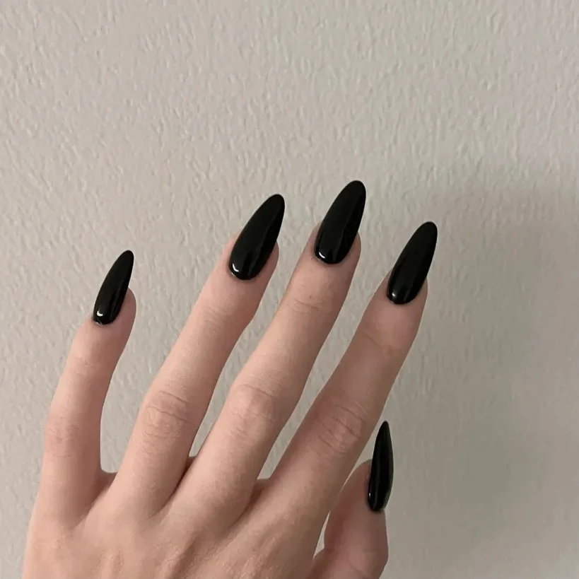 black acrylic nails