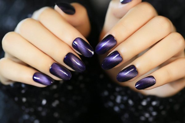 How to Master the Cat’s Eye Nail Polish Look at Home Easily cat’s eye nail polish